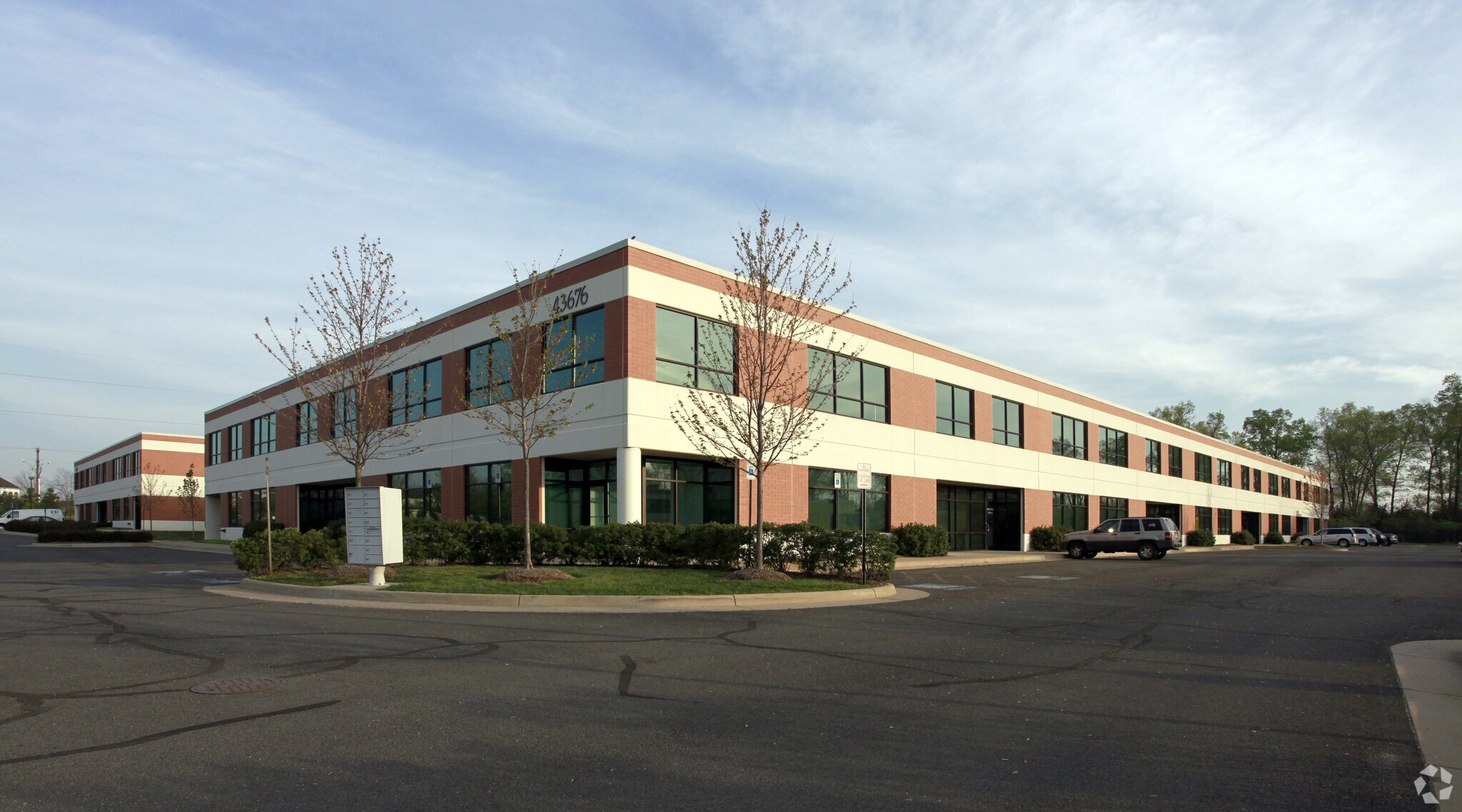 43676 Trade Center Pl, Sterling, VA à vendre Photo de l’immeuble– Image 1 sur 3