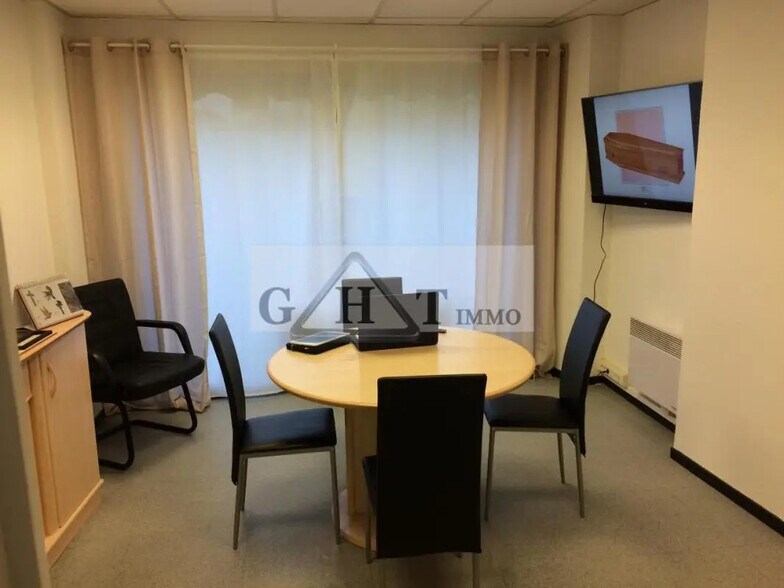 Local commercial dans Châlons-en-Champagne à vendre - Photo de l’immeuble – Image 2 sur 2