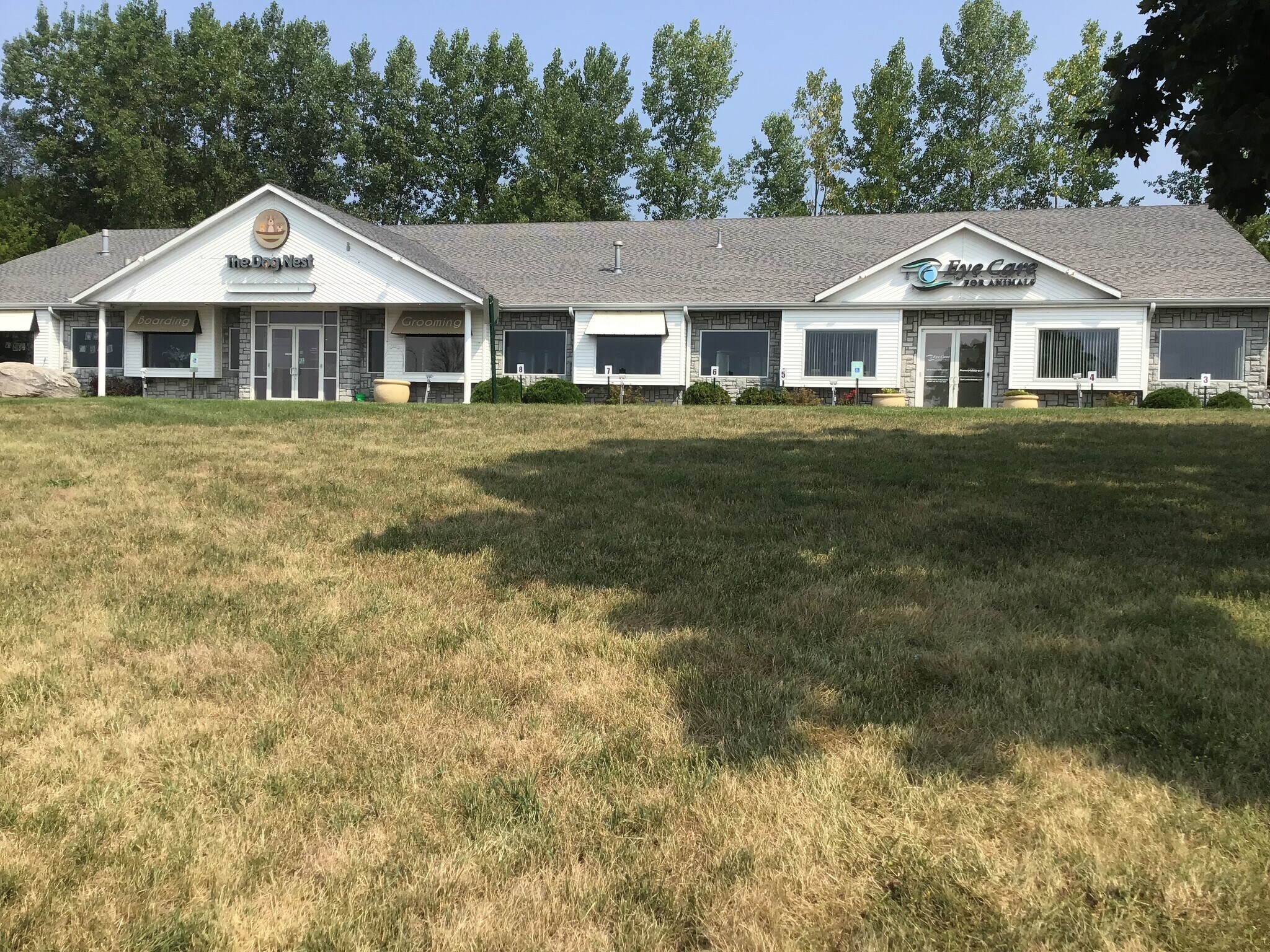 21160 W Capitol Dr, Brookfield, WI à vendre Photo principale– Image 1 sur 33