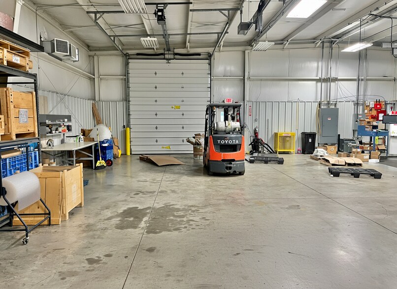 980 Executive Dr, Warsaw, IN à vendre - Photo de l’immeuble – Image 3 sur 5