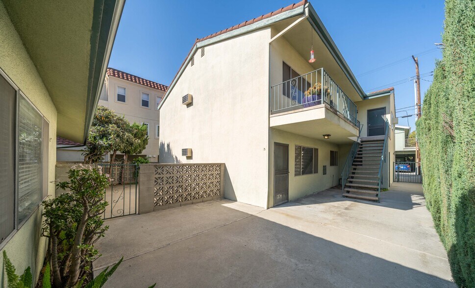 723 E Tujunga Ave, Burbank, CA à vendre - Photo de l’immeuble – Image 3 sur 20