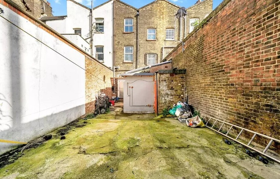 297 Cambridge Heath Rd, Londres à vendre - Photo de l’immeuble – Image 2 sur 5