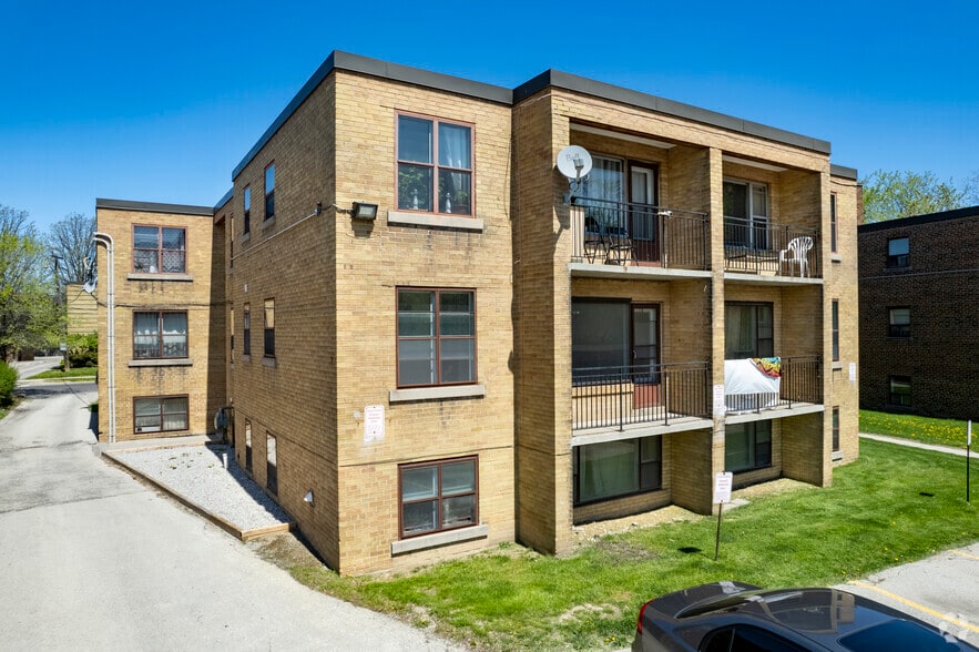 27 Hotspur Rd, Toronto, ON à vendre - Photo de l’immeuble – Image 3 sur 22