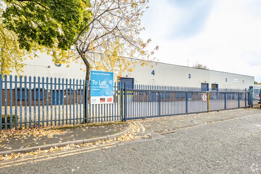 Parkway Trading Estate, Longbridge Rd, Manchester à louer - Photo de l’immeuble – Image 1 sur 6