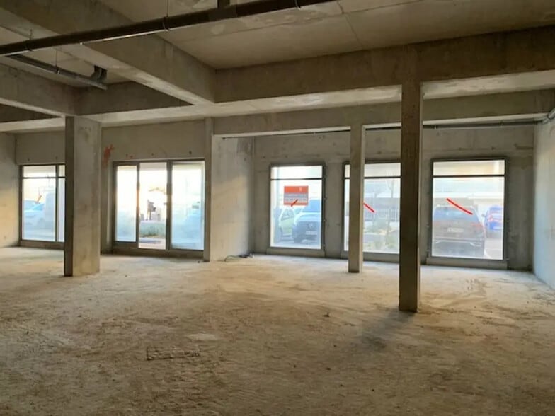 Local commercial dans Avignon à louer - Photo de l’immeuble – Image 1 sur 11