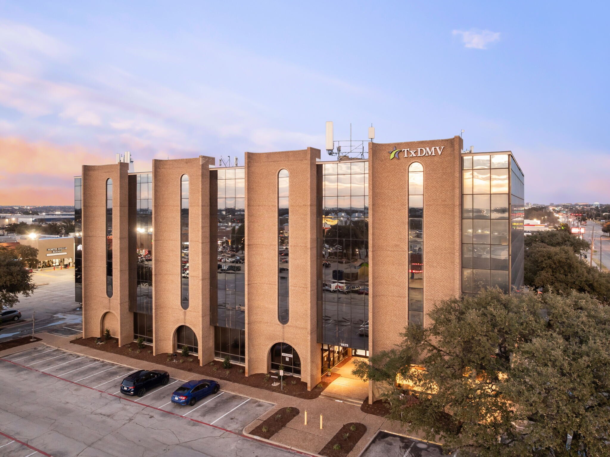 1925 E Belt Line Rd, Carrollton, TX à louer Photo de l’immeuble– Image 1 sur 18