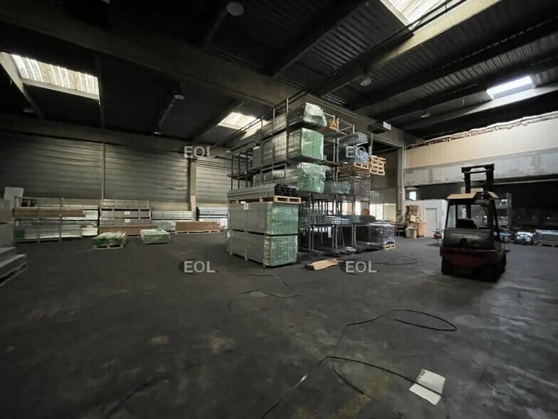 Local d’activités dans Beauchamp à louer - Photo intérieure – Image 3 sur 7