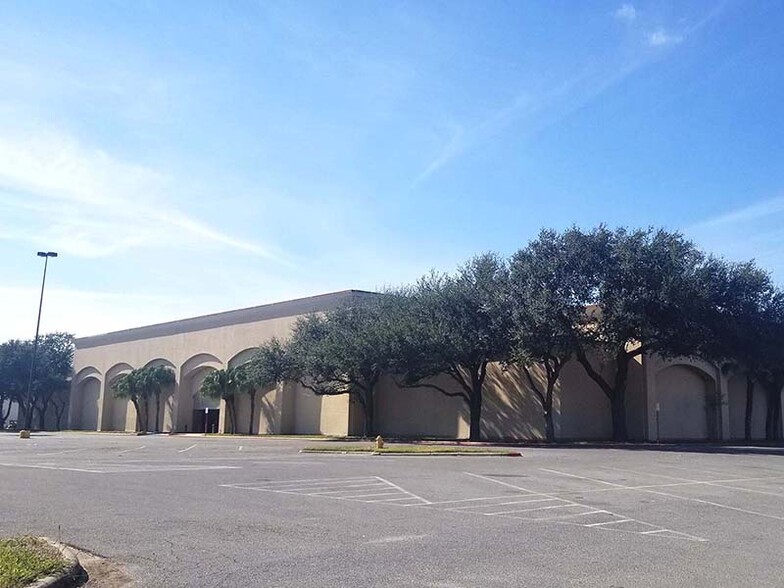 2000 S Expressway 83, Harlingen, TX à louer - Photo de l’immeuble – Image 2 sur 2
