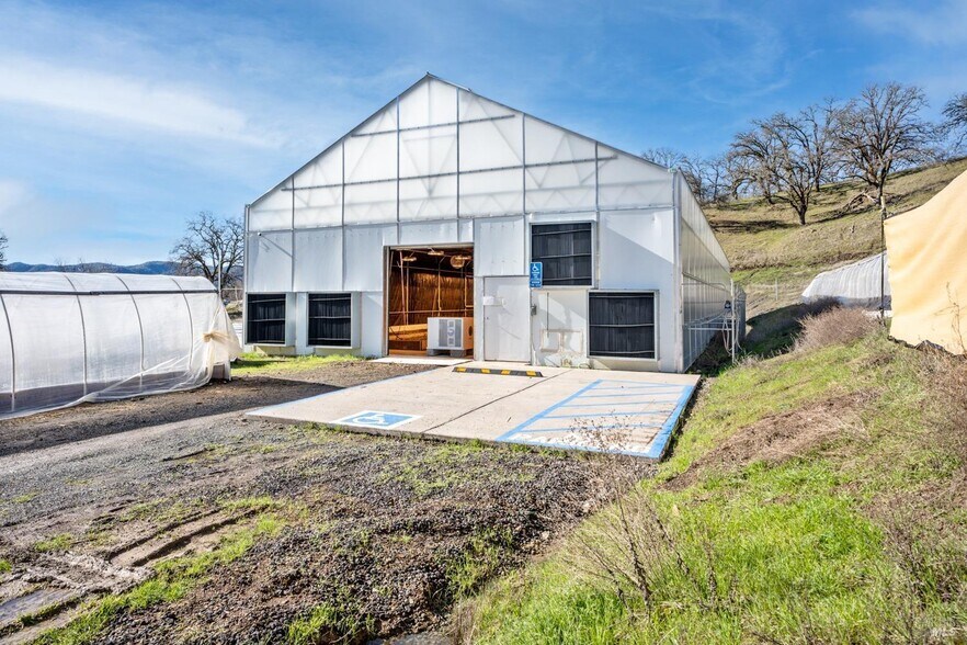 10544 Bachelor Valley Rd, Upper Lake, CA à vendre - Photo de l’immeuble – Image 3 sur 9