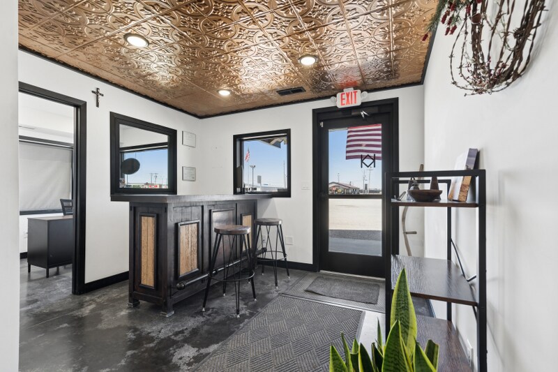 214 S Airport Rd, Washington, IA à vendre - Photo de l’immeuble – Image 3 sur 52