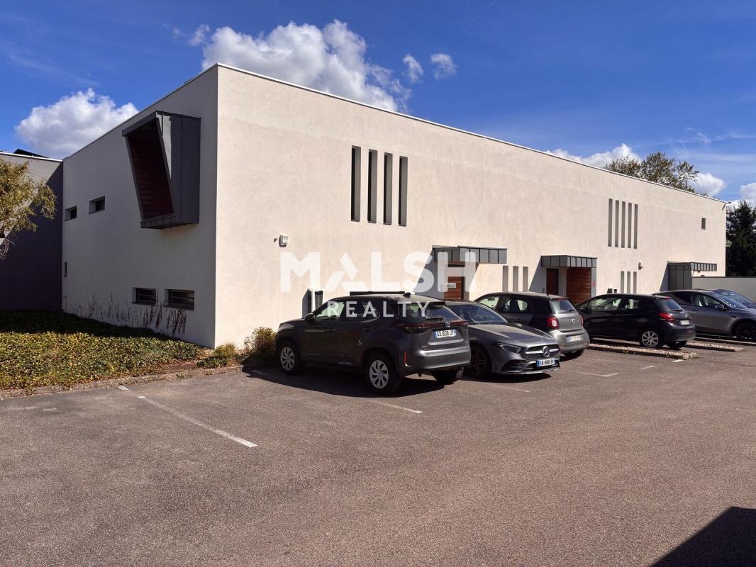 Bureau dans Décines-Charpieu à louer Photo de l’immeuble– Image 1 sur 11