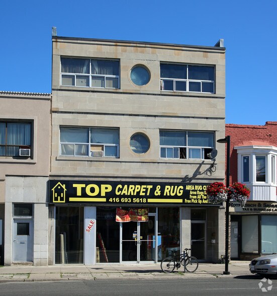 2820 Danforth Ave, Toronto, ON à louer - Photo de l’immeuble – Image 2 sur 3