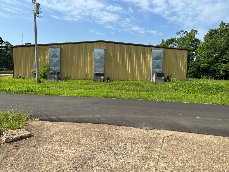 204 S 6th St, Gurdon, AR à louer - Photo de l’immeuble – Image 2 sur 6