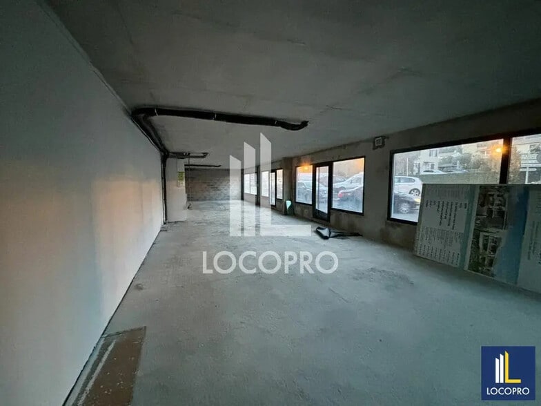 Local commercial dans La Roquette-sur-Siagne à louer - Photo de l’immeuble – Image 3 sur 4