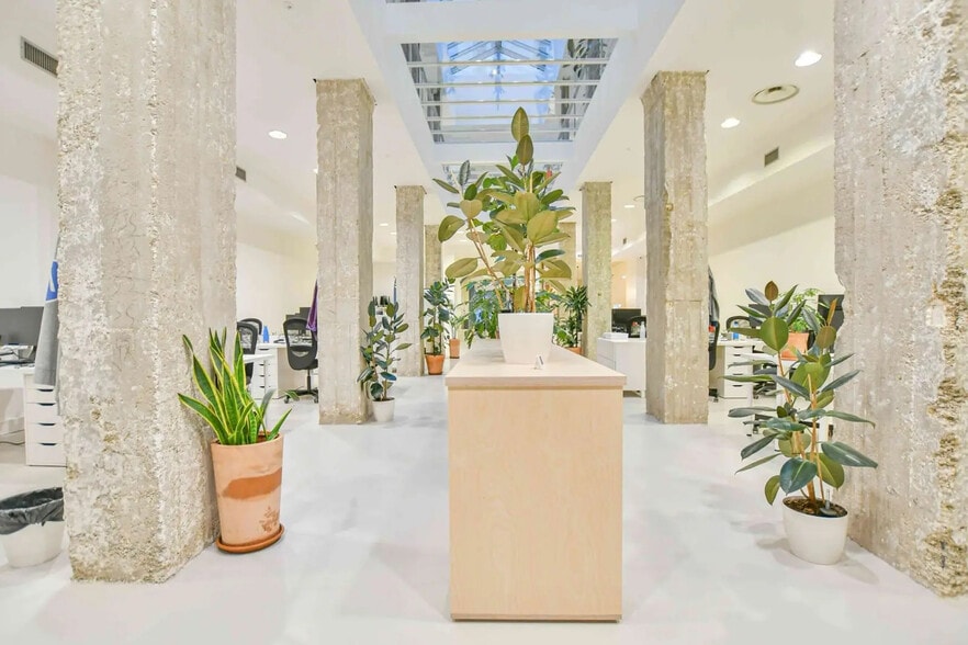 Espace de coworking dans Paris à louer - Photo de l’immeuble – Image 3 sur 8