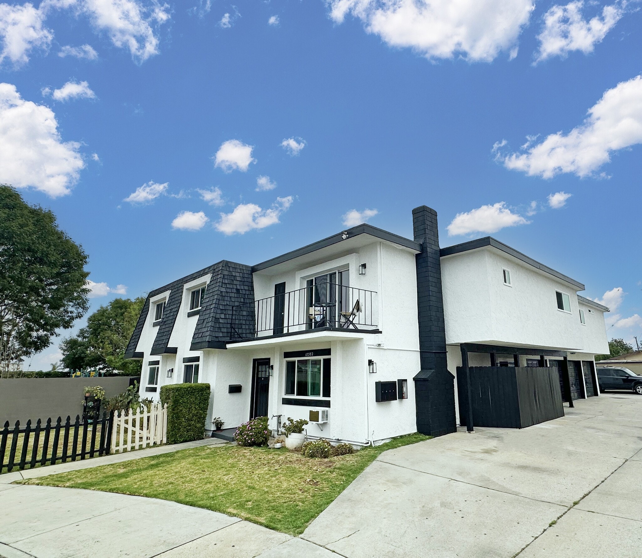 17372 Dairyview Cir, Huntington Beach, CA à vendre Photo de l’immeuble– Image 1 sur 13