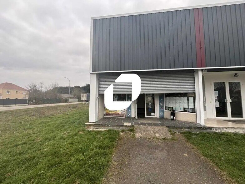Local commercial dans Angerville à louer - Photo de l’immeuble – Image 2 sur 7