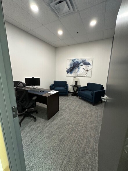 6905 E 96th St, Indianapolis, IN à louer - Photo de l’immeuble – Image 3 sur 5