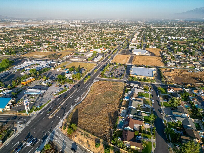 North West Quadrant of 210 Freeway and Baseline Rd, Highland, CA à vendre - Aérien – Image 2 sur 5