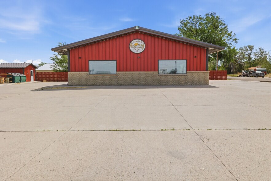 515 W 5th St, Pine Bluffs, WY à vendre - Photo de l’immeuble – Image 2 sur 25