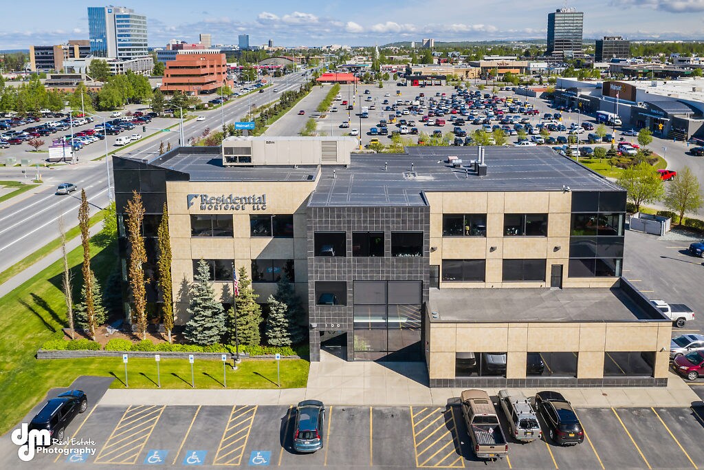 100 Calais Dr, Anchorage, AK à vendre Photo de l’immeuble– Image 1 sur 13