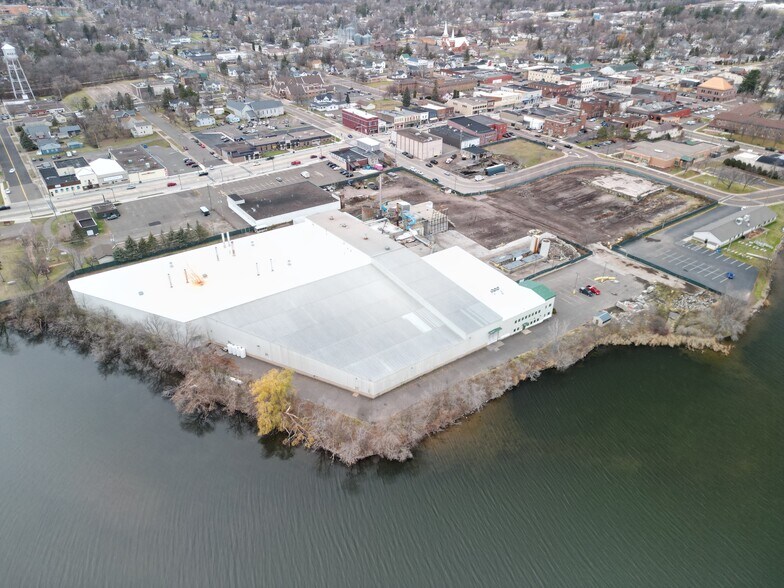 38 E Messenger St, Rice Lake, WI à vendre - Photo de l’immeuble – Image 3 sur 7