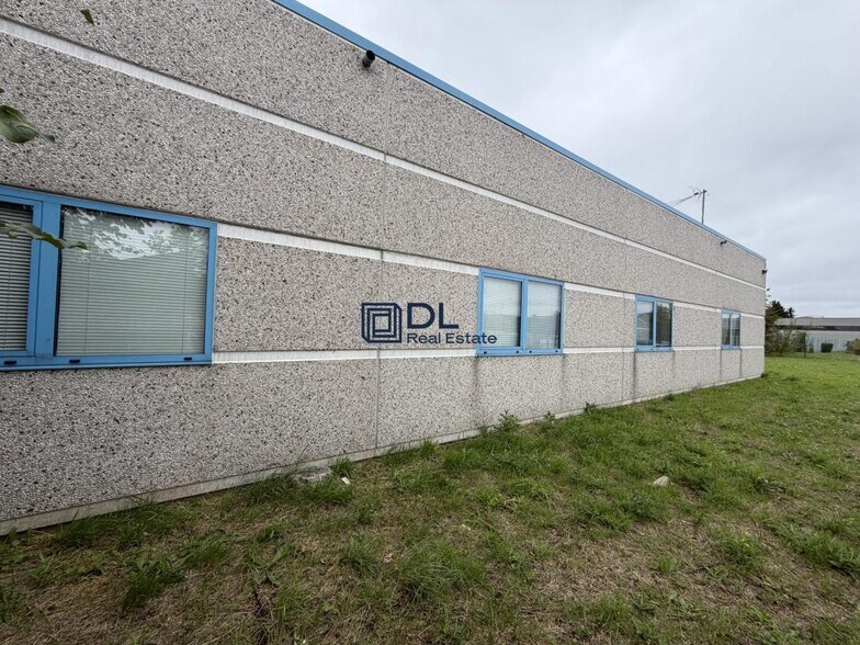 Local d'activités dans Toufflers à vendre - Photo de l’immeuble – Image 2 sur 5