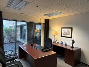 39111 W 6 Mile Rd, Livonia, MI à louer Photo intérieure– Image 1 sur 1