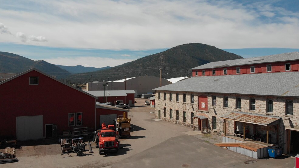 9257 Bonner Mill Rd, Missoula, MT à louer - Photo de l’immeuble – Image 2 sur 21