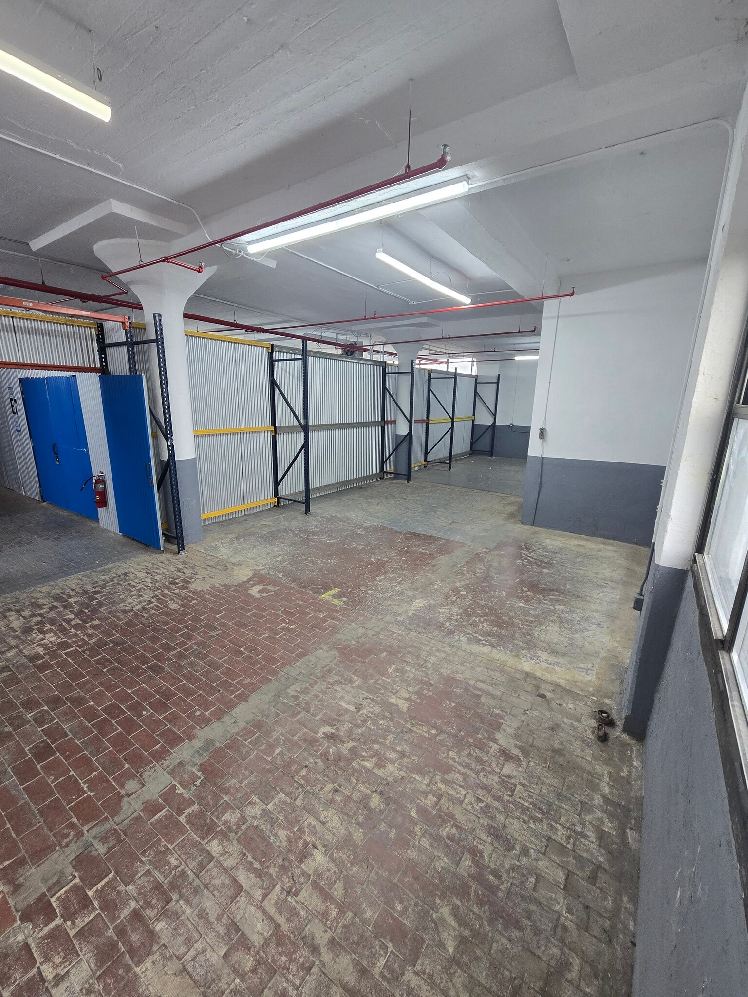 59-00 Decatur St, Ridgewood, NY à louer Photo intérieure– Image 1 sur 2