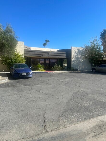 755-783 S Williams Rd, Palm Springs, CA à louer - Photo de l’immeuble – Image 2 sur 8