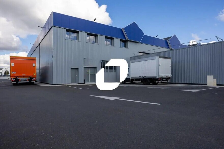 Bureau dans Vaux-le-Pénil à louer - Photo de l’immeuble – Image 1 sur 21