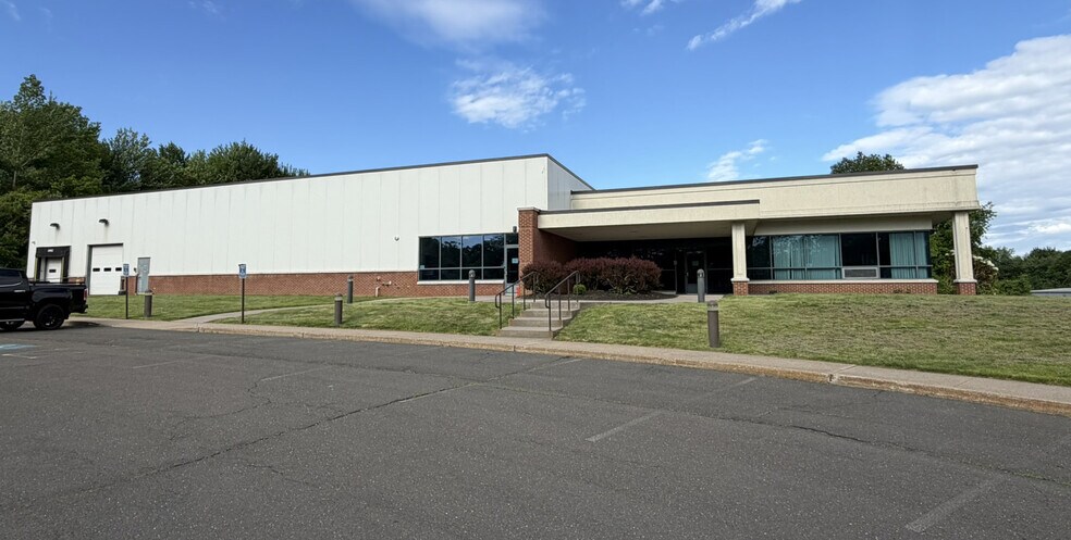 119 White Oak Dr, Berlin, CT à louer - Photo de l’immeuble – Image 1 sur 26