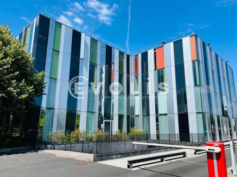 Bureau dans Lieusaint à louer - Photo de l’immeuble – Image 1 sur 17