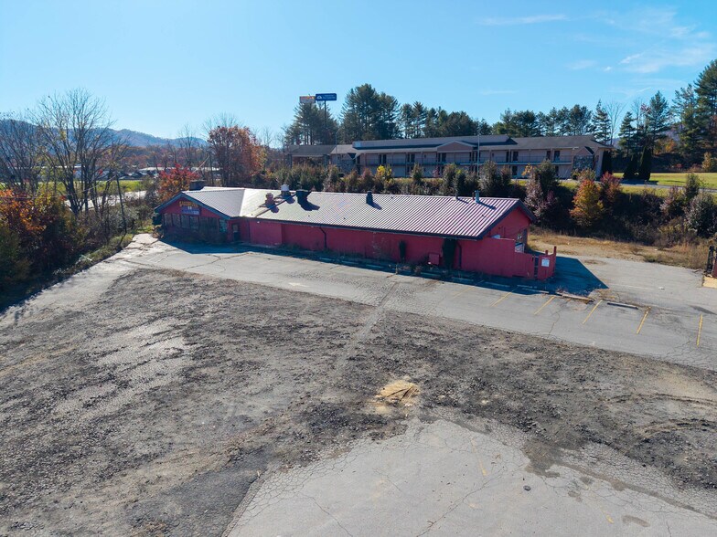 1941 Champion Dr, Canton, NC à louer - Photo de l’immeuble – Image 3 sur 21