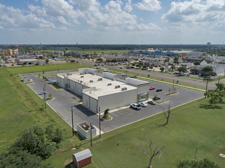 3832 S McColl Rd, Edinburg, TX à louer - Photo de l’immeuble – Image 2 sur 7