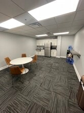 349 W Commercial St, East Rochester, NY à louer Photo intérieure– Image 1 sur 2