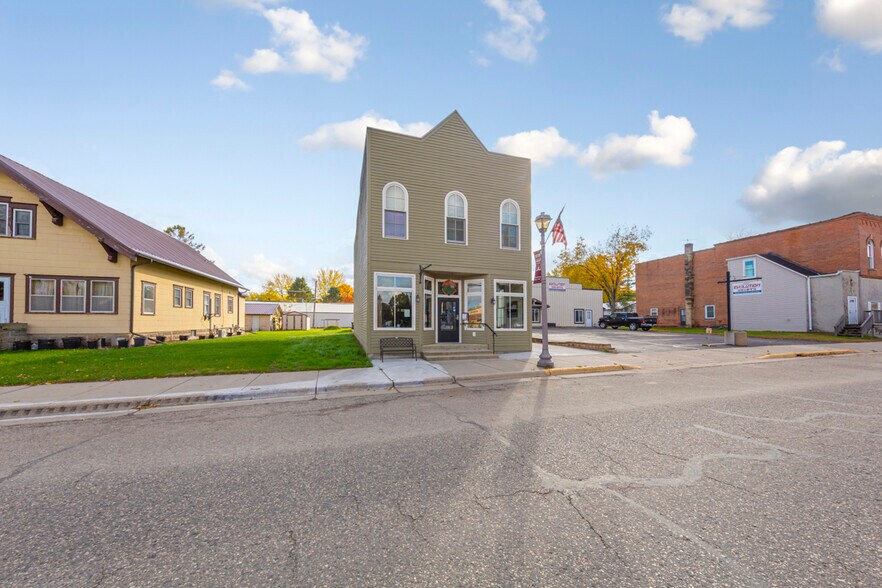 305 Main St, Henderson, MN à vendre - Photo de l’immeuble – Image 3 sur 36