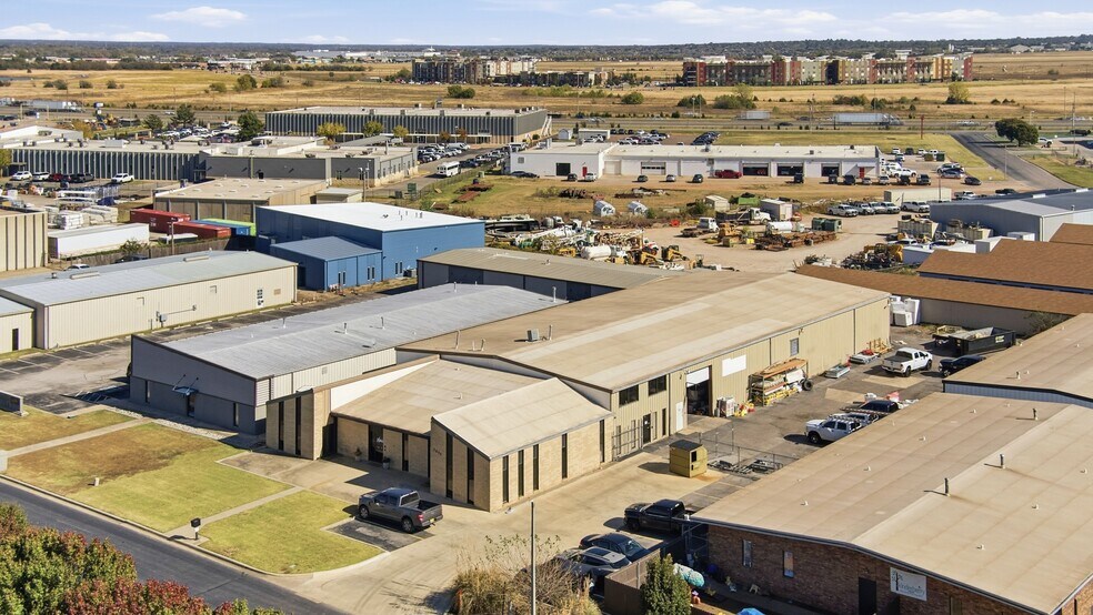 2805 Broce Dr, Norman, OK à vendre - Photo de l’immeuble – Image 2 sur 10