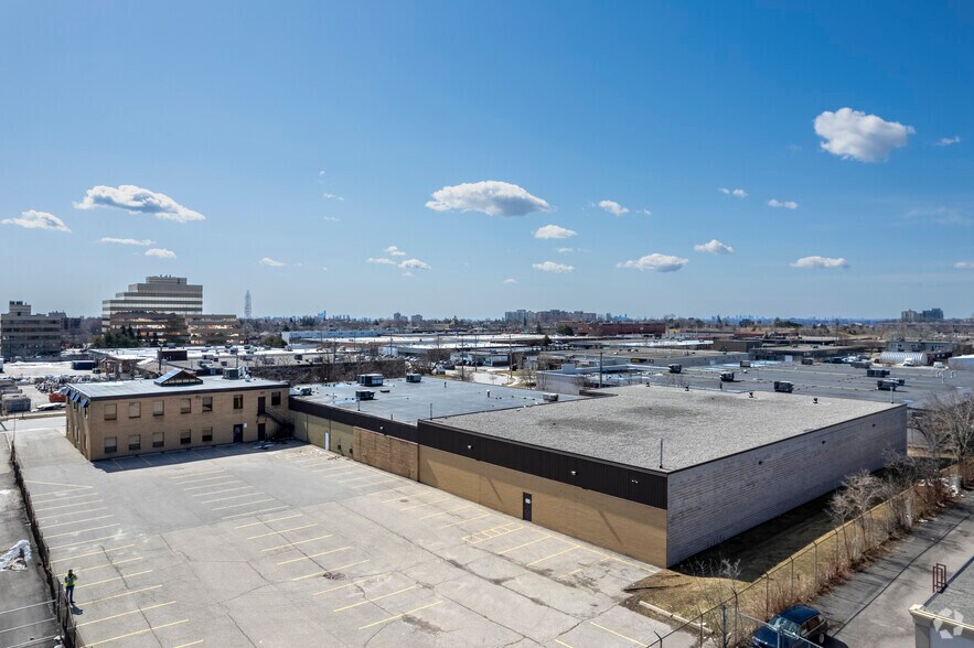 44 Apex Rd, Toronto, ON à louer - Photo de l’immeuble – Image 3 sur 6