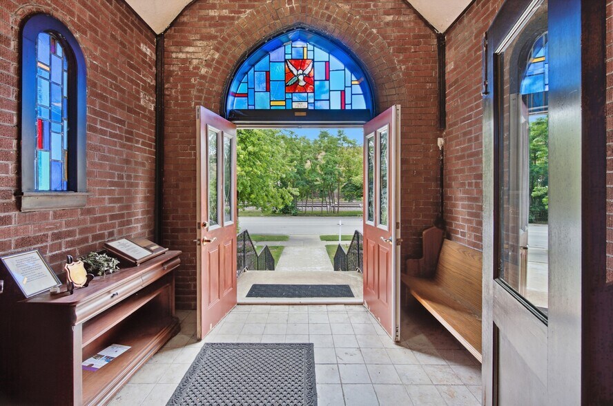 6240 N Avondale Ave, Chicago, IL à vendre - Photo de l’immeuble – Image 3 sur 59