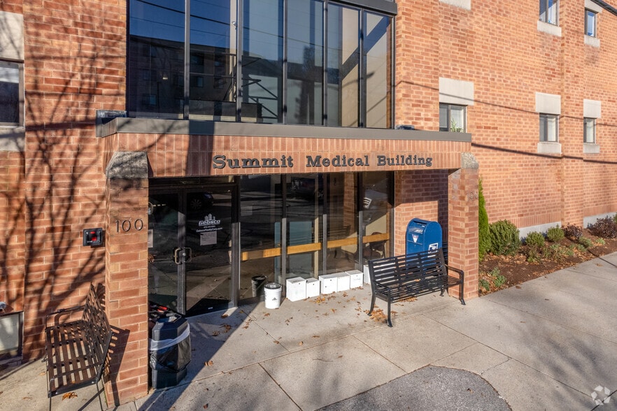 100 Highland Ave, Providence, RI à louer - Photo de l’immeuble – Image 3 sur 11