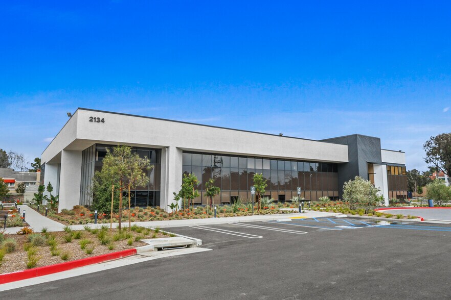 2134 Main St, Huntington Beach, CA à louer - Photo de l’immeuble – Image 3 sur 13