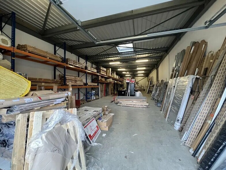 Local d’activités dans GONFREVILLE-L'ORCHER à louer - Photo de l’immeuble – Image 3 sur 4