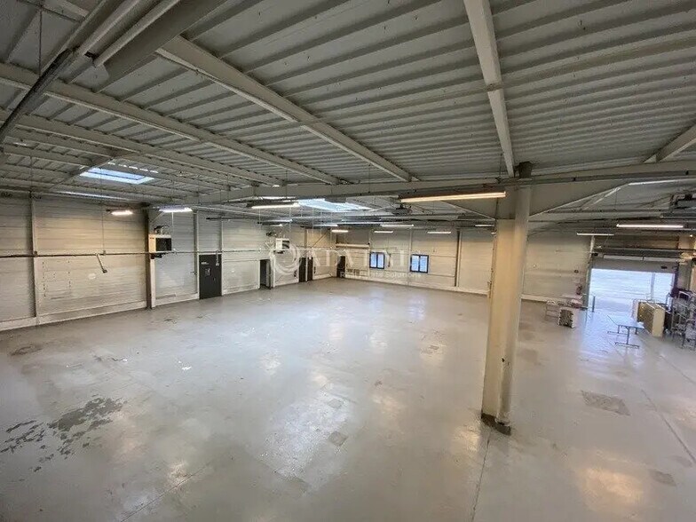 Industriel/Logistique dans Trappes à vendre - Photo de l’immeuble – Image 1 sur 6