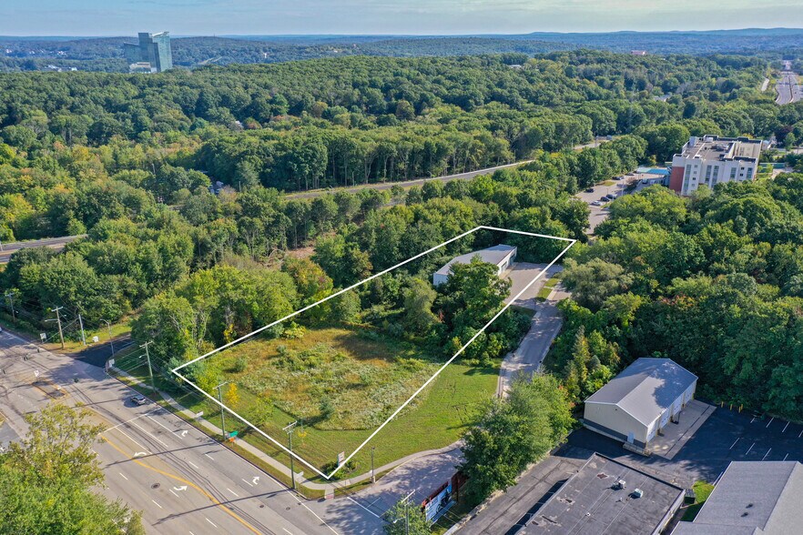 2057 Norwich New London Tpke, Uncasville, CT à vendre - Photo de l’immeuble – Image 2 sur 11
