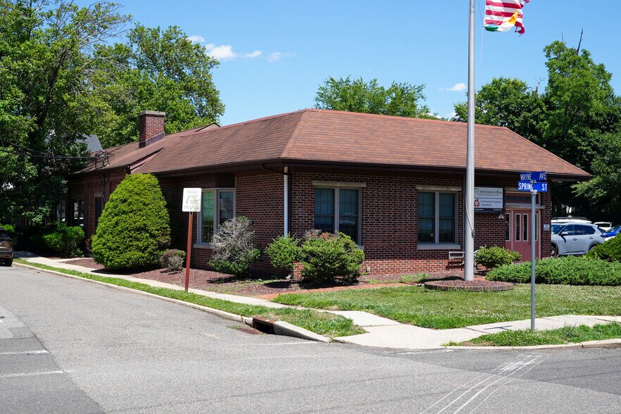 9 Spring St, Freehold, NJ à vendre - Photo de l’immeuble – Image 3 sur 20