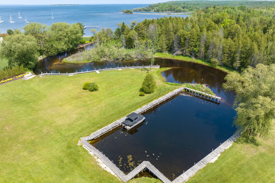 4084 Main St, Fish Creek, WI à vendre - Photo de l’immeuble – Image 3 sur 50