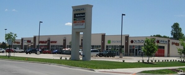 2570 S Broadway, Wichita, KS à louer - Photo de l’immeuble – Image 2 sur 23