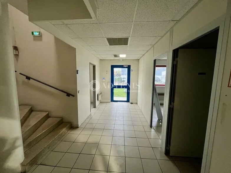 Local d’activités dans Argenteuil à louer - Hall d’entrée – Image 2 sur 10